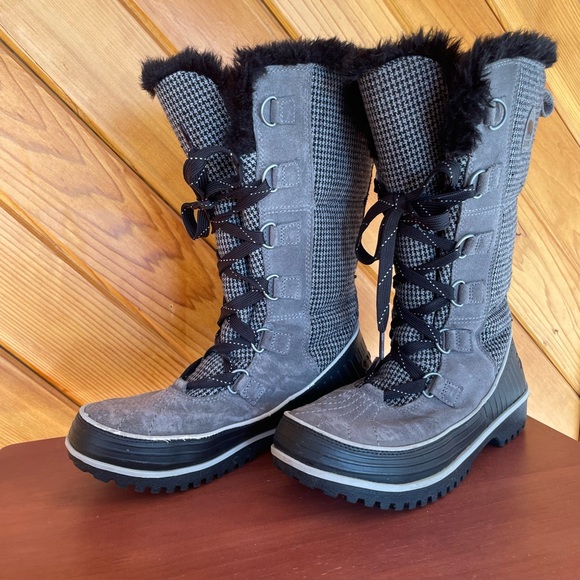 Sorel Size 8.5 Boots Joan of Arctic Houndstooth Gray Black Waterproof Snow - Picture 1 of 13
